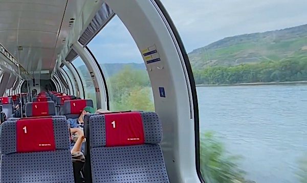 triptailor panoramarijtuig trein
